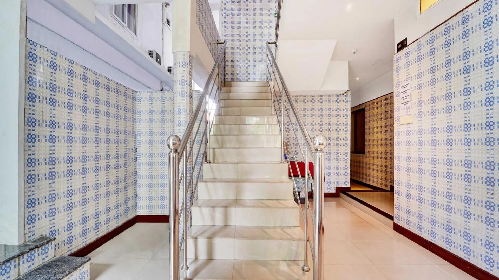 Hotel O Vazhakkala Kakkanad Kochi