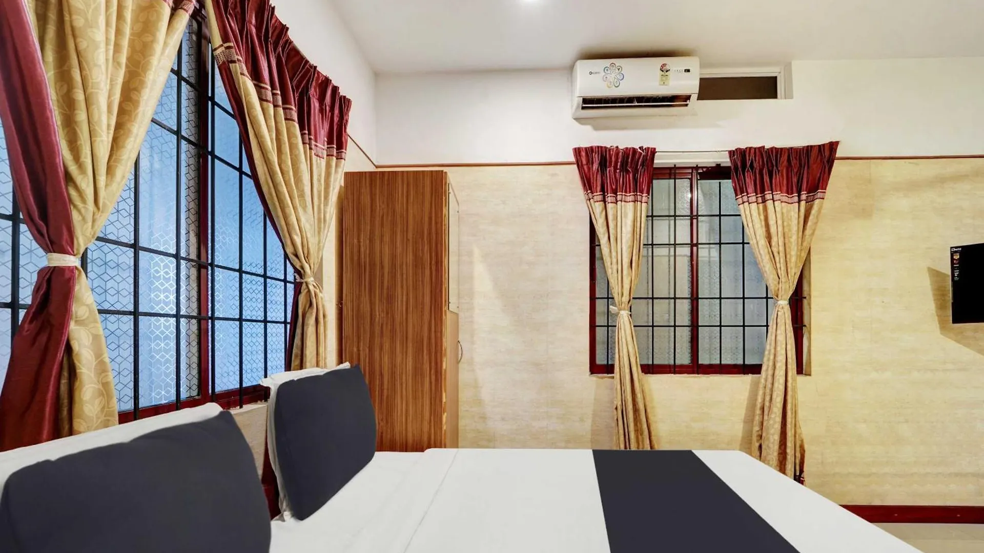Hotel O Vazhakkala Kakkanad Kochi