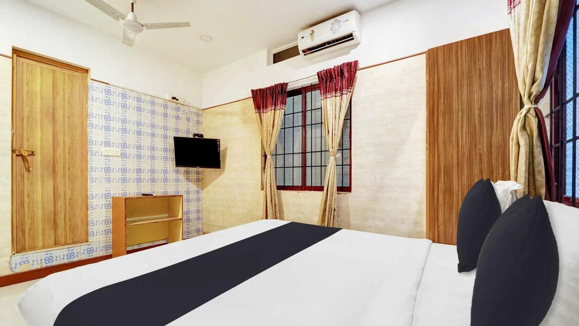 Hotel O Vazhakkala Kakkanad Kochi
